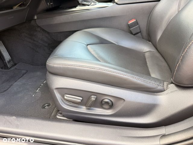 Toyota Camry 2.5 Hybrid Prestige CVT - 23