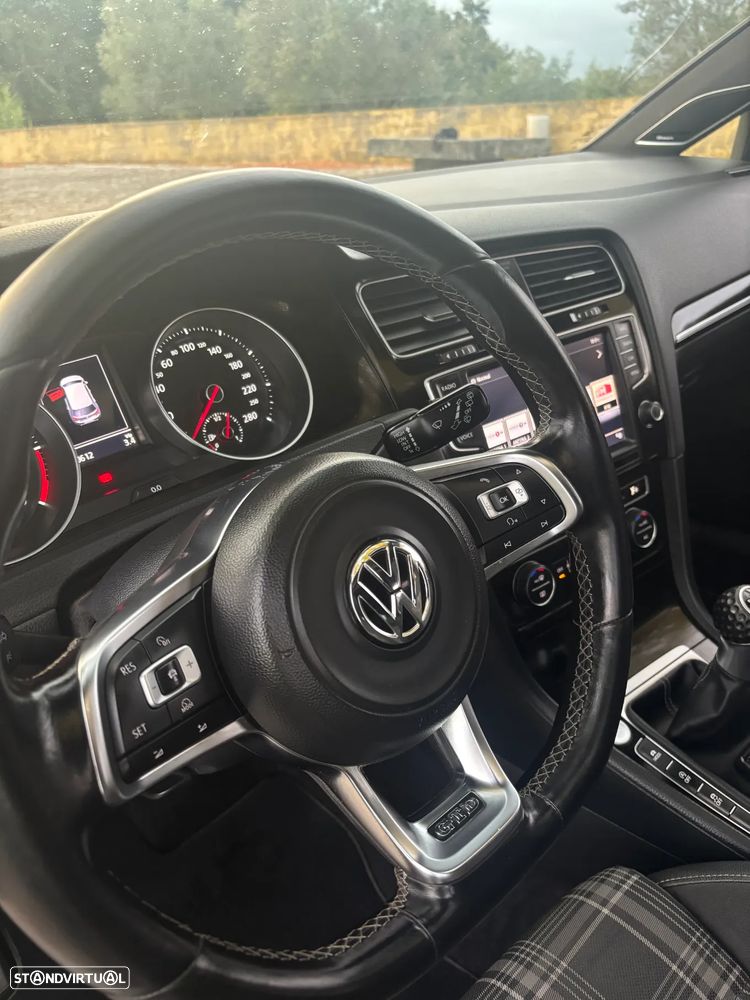 VW Golf 2.0 TDi GTD - 41