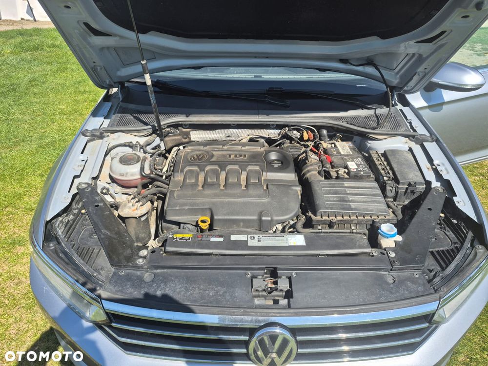 Volkswagen Passat - 11