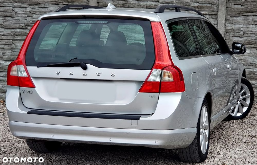Volvo V70 D5 Momentum - 8