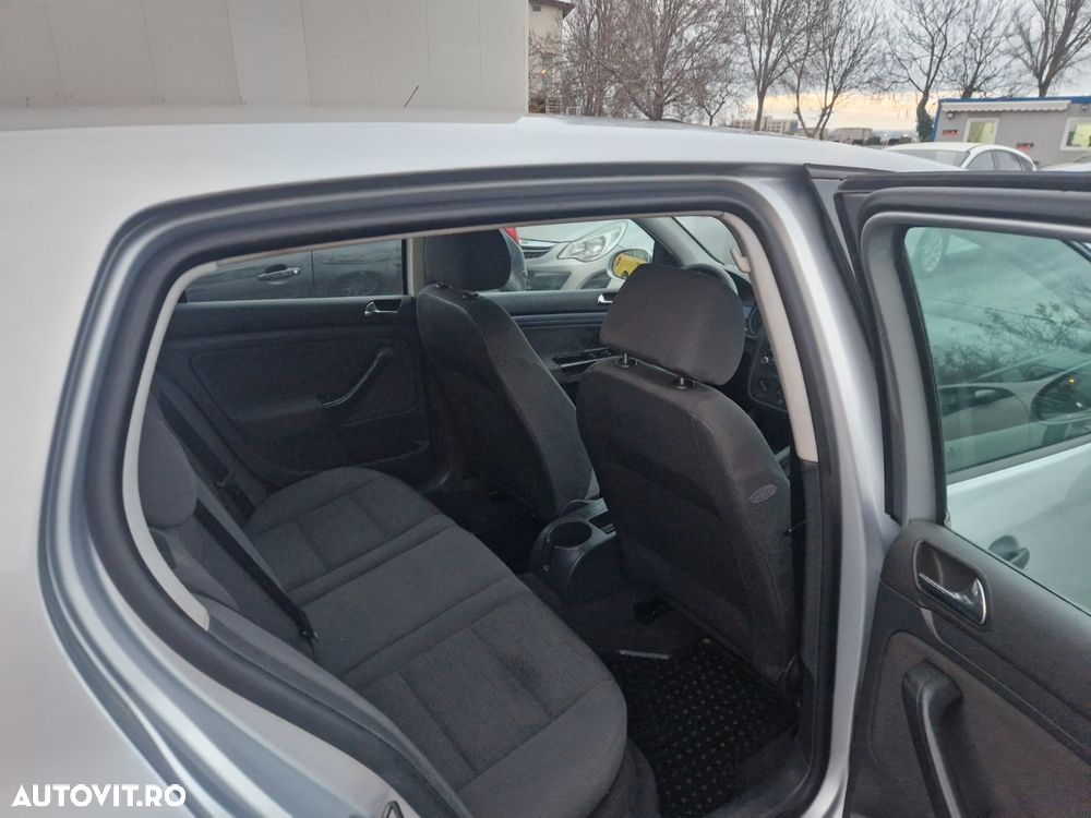 Volkswagen Golf - 22