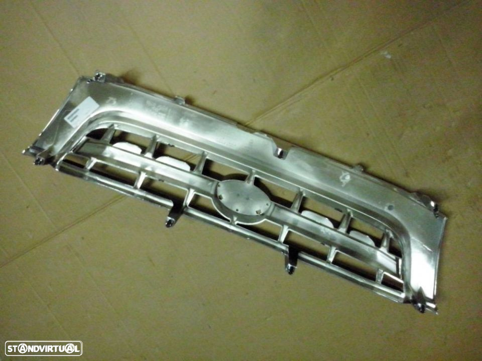 Grelha Toyota Hilux KDN165 2002-2006 NOVA - 2