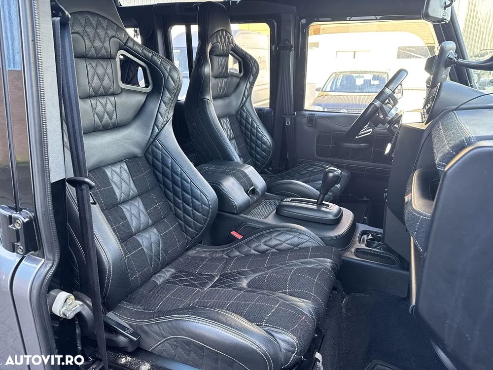 Land Rover Defender - 4