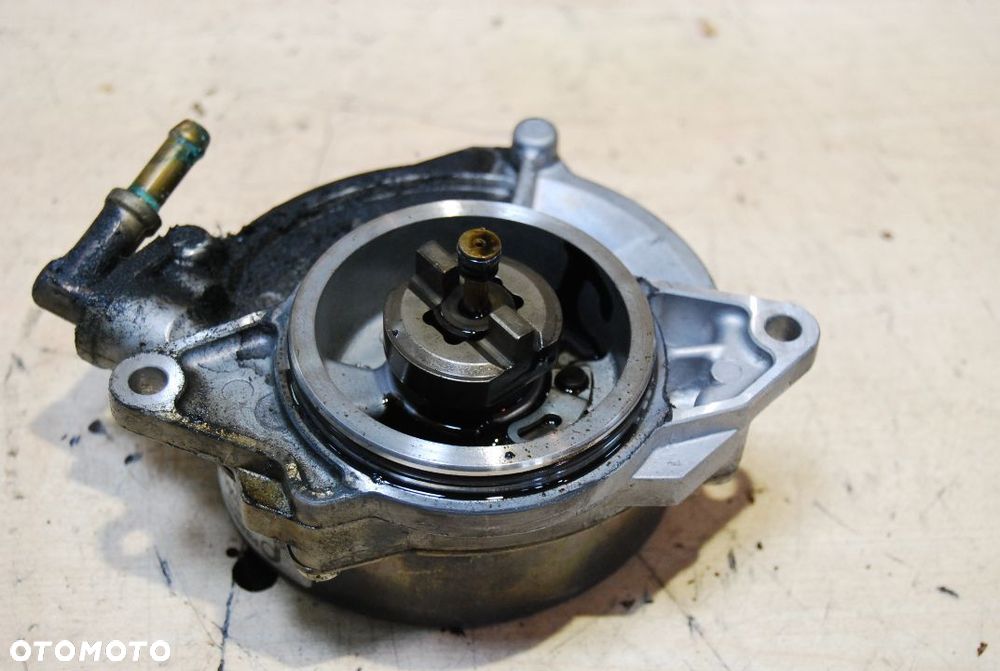 POMPA VACUM 057145100AD AUDI A4 B7 3.0 TDI A6 C6 - 3