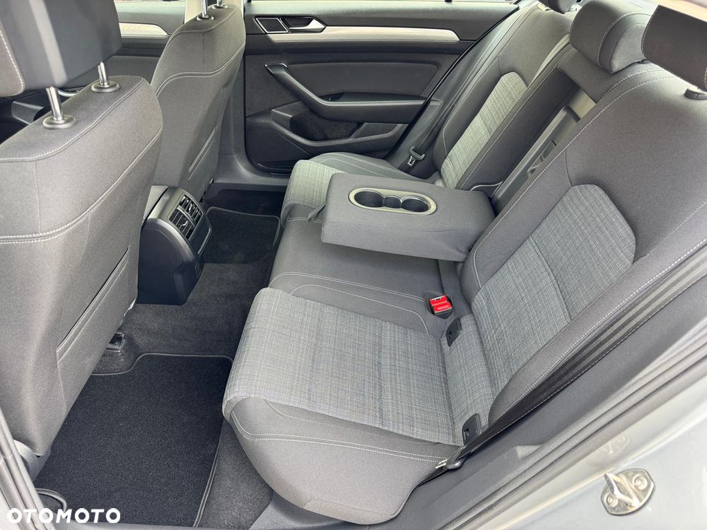 Volkswagen Passat 2.0 TSI Business DSG - 31