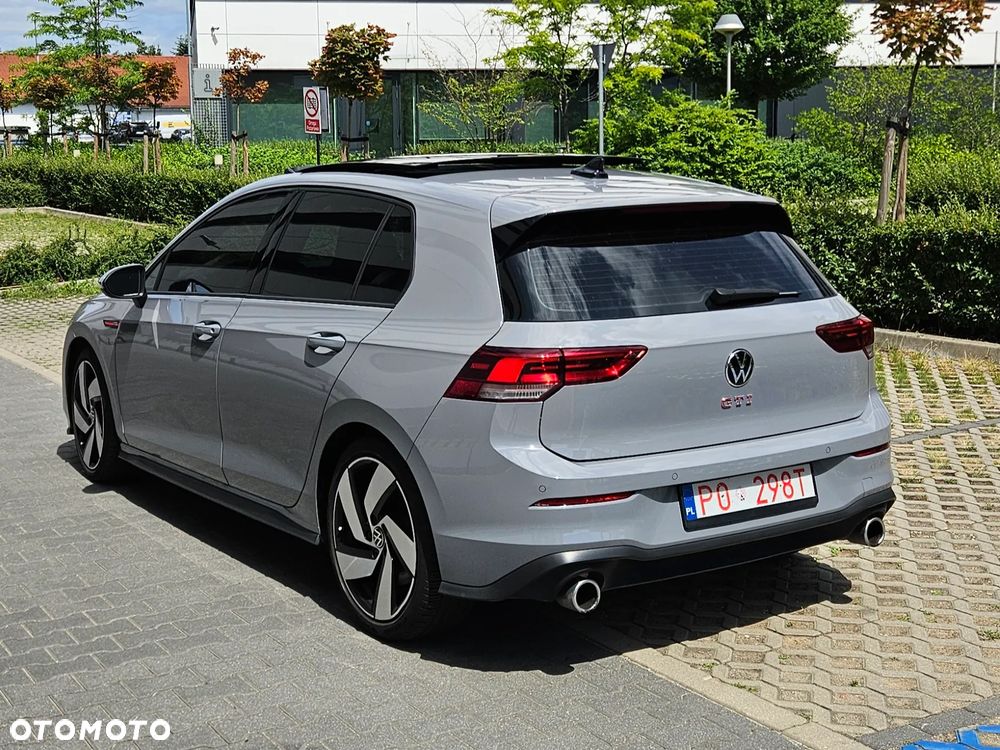 Volkswagen Golf - 8