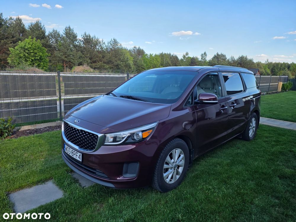 Kia Sedona - 1