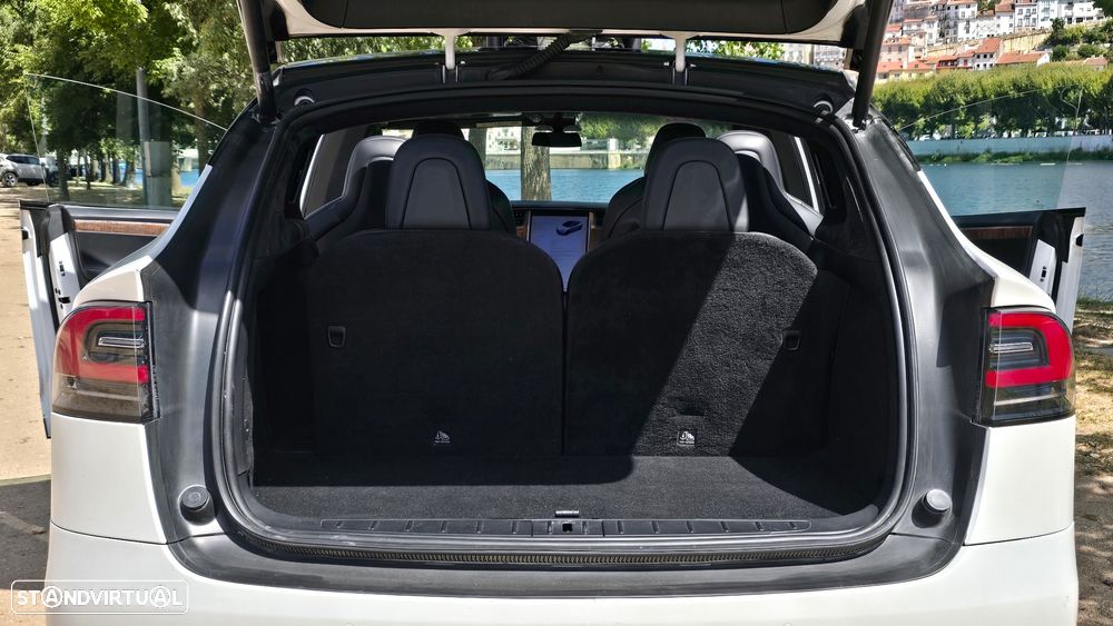 Tesla Model X - 5