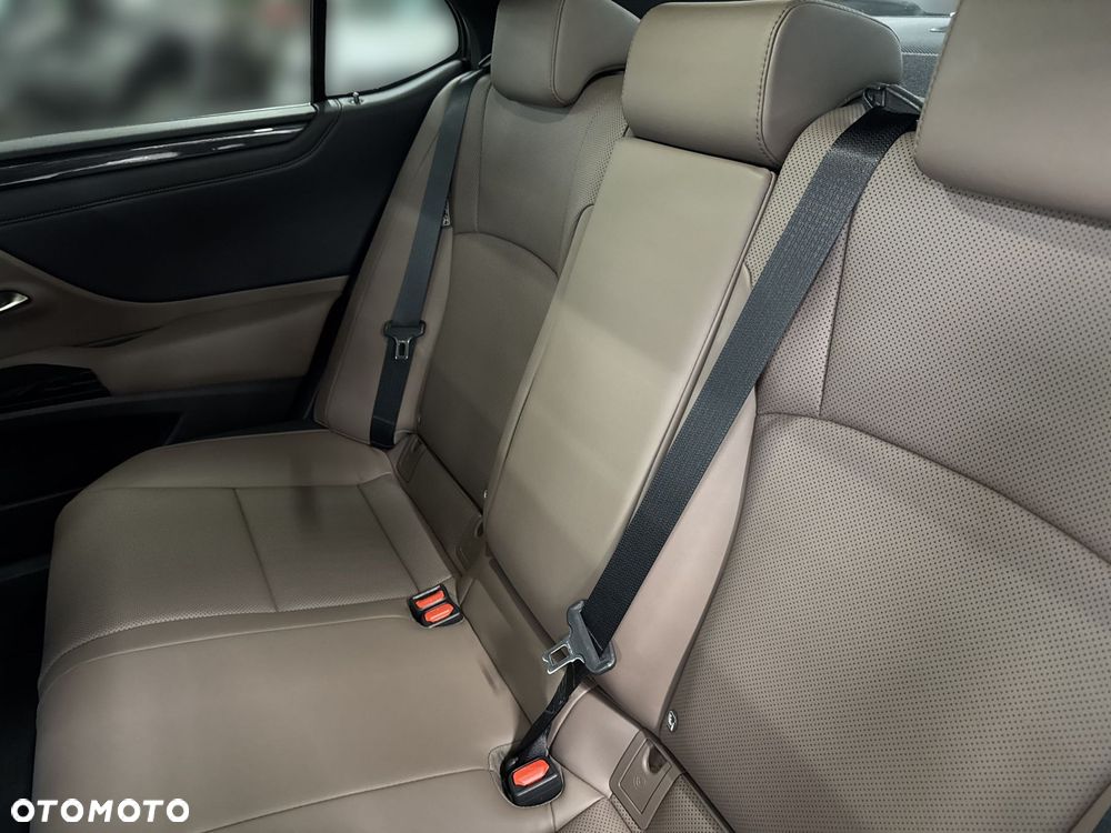 Lexus ES 300h Business Edition - 11