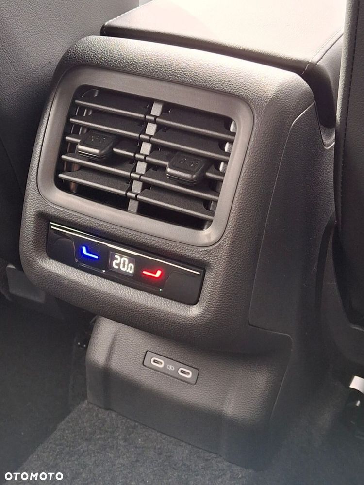 Volkswagen T-Roc 1.5 eTSI R-Line DSG - 26