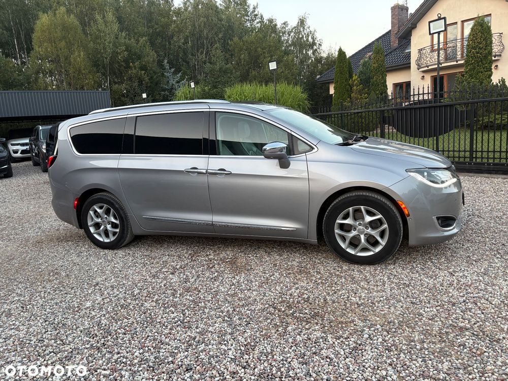 Chrysler Pacifica - 3