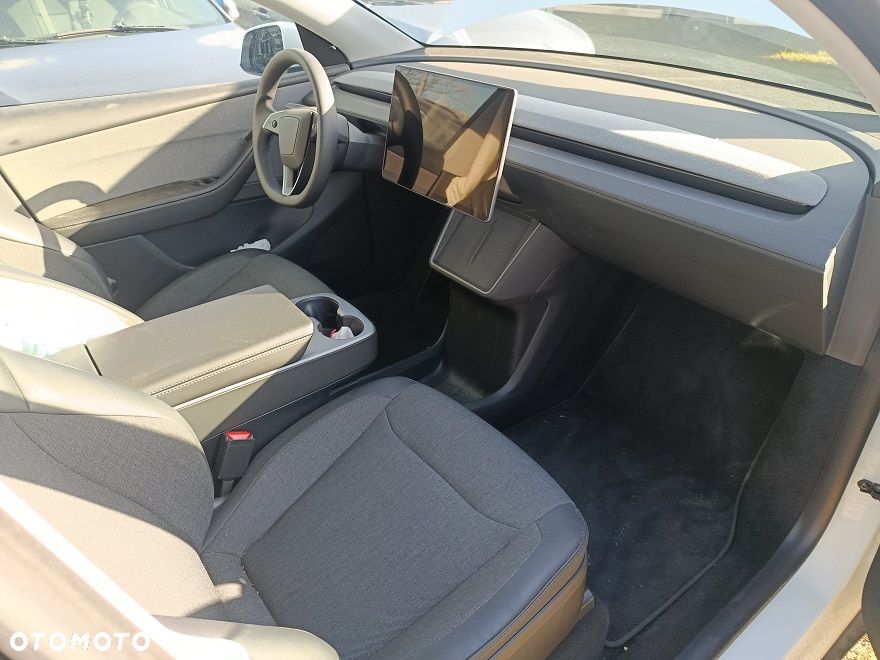 Tesla Model Y - 2