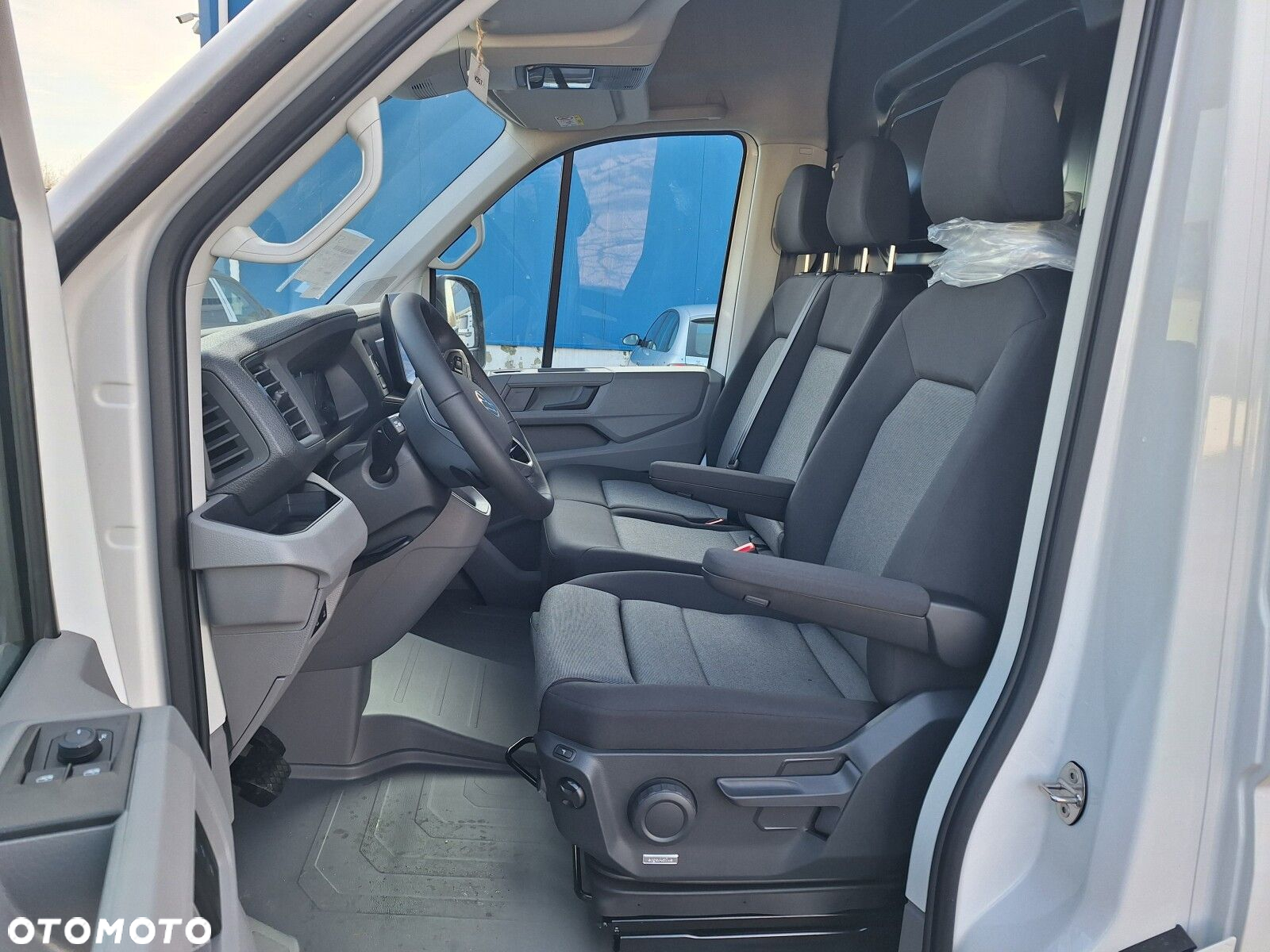 Volkswagen Crafter  35 Furgon z wysokim dachem silnik: 2,0 l EU6 SCR 140 KM / skrzynia biegów: Przedni napęd automatyczna 8-biegowa rozstaw osi: 3640 mm - 10