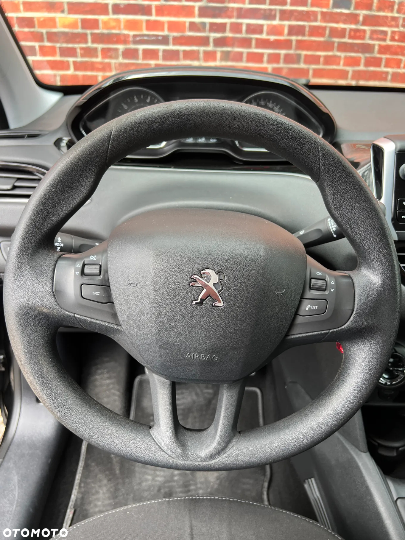 Peugeot 208 - 32