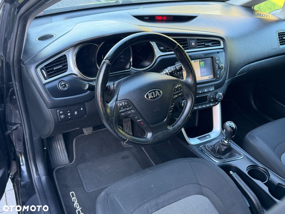 Kia Ceed 1.6 CRDi 136 ISG Dream Team Edition - 23