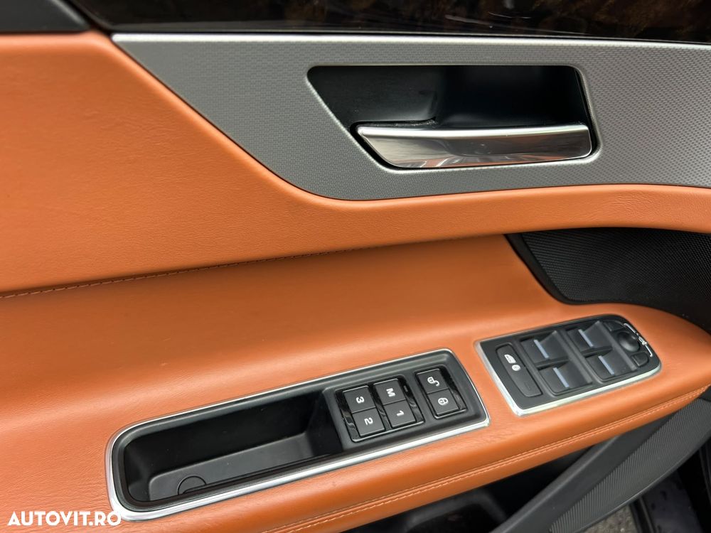 Jaguar XF 20d AWD Portfolio - 13