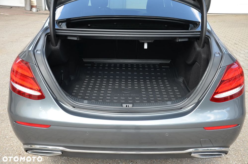 Mercedes-Benz Klasa E 220 d 9G-TRONIC - 27