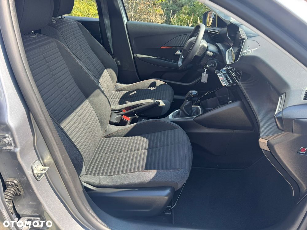 Peugeot 208 - 28