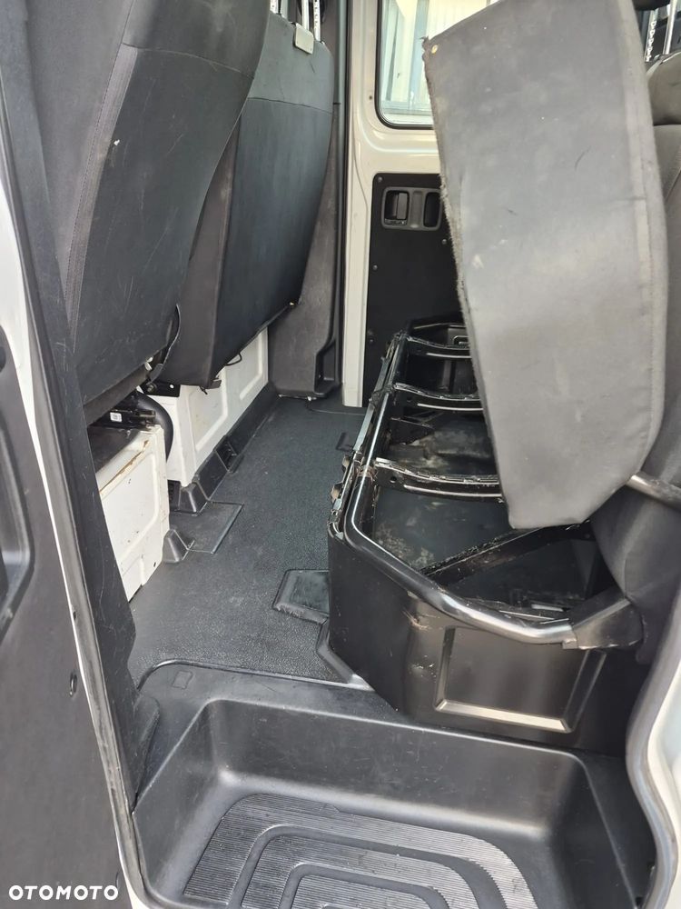 Mercedes-Benz Sprinter - 10