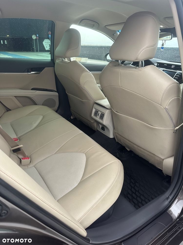 Toyota Camry - 19