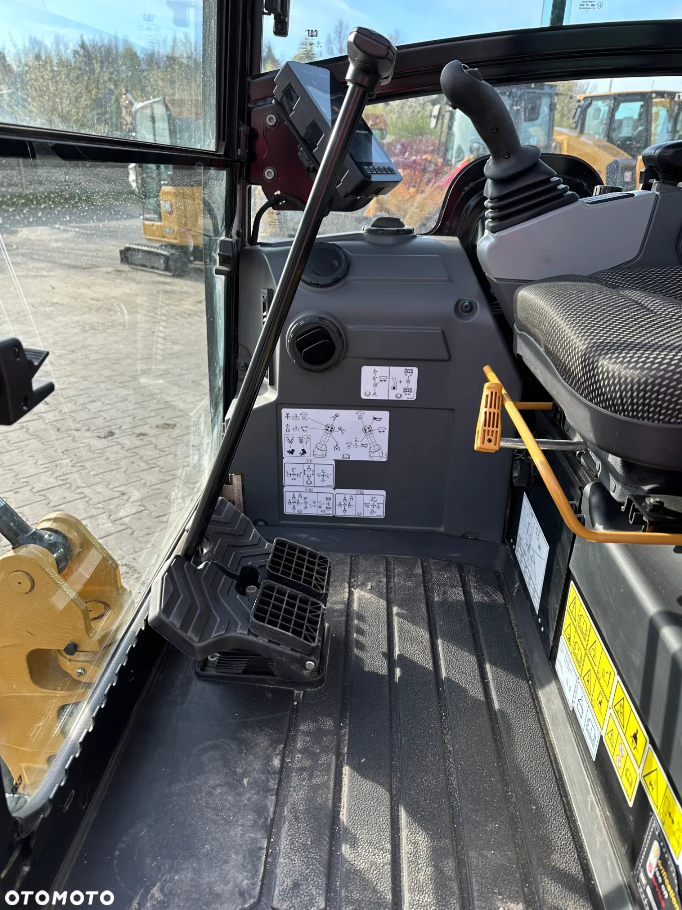 Caterpillar 302 - 12