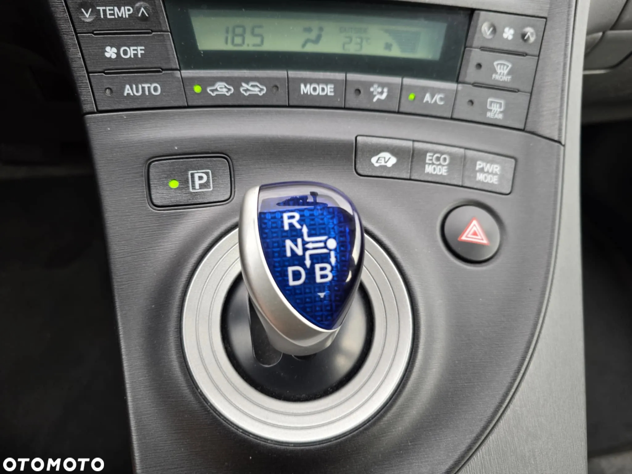 Toyota Prius (Hybrid) Executive - 35