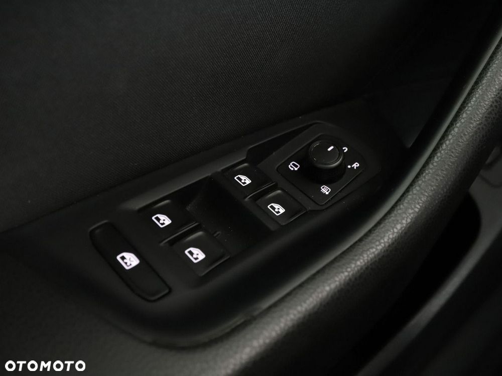 Volkswagen Passat Variant 2.0 TDI SCR DSG (BlueM Tech) Comfortline - 35