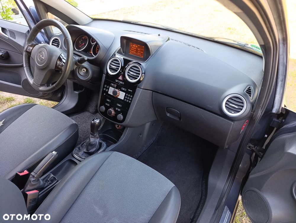 Opel Corsa 1.4 16V Cosmo - 17