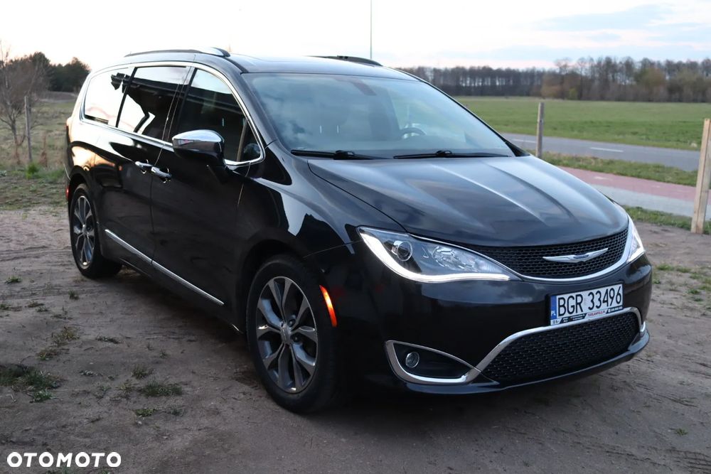 Chrysler Pacifica - 16