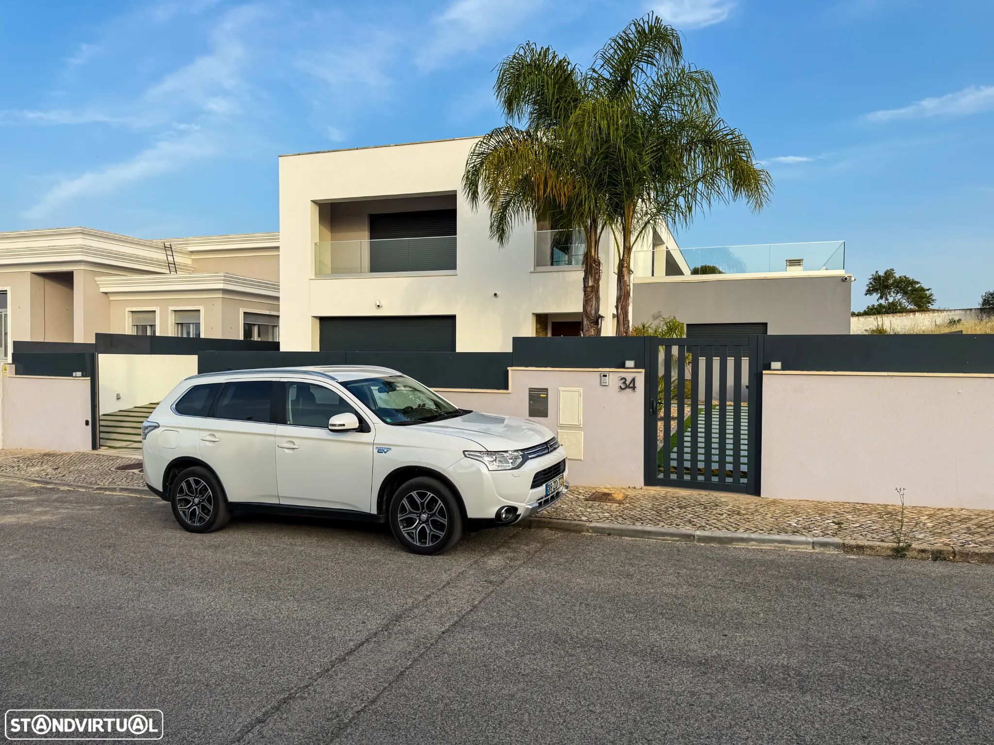 Mitsubishi Outlander - 1