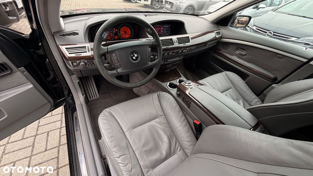 BMW Seria 7 740i - 23
