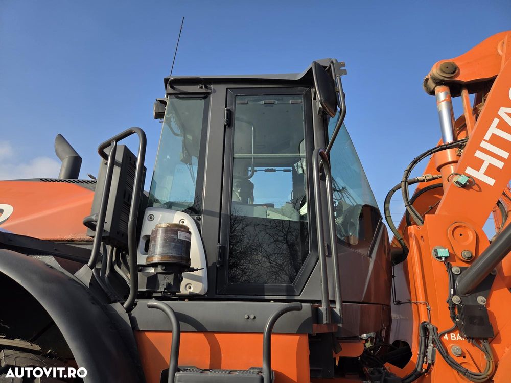 Hitachi Cupa 5mc, 28tone, ANVELOPE NOI, VIRARE prin JOYSTICk, Gresare automata, Inaltiime basculare cupa 4,3m, Lama noua la cupa, produs in JAPONIA, camera luat vederi spate, posibilitate leasing, motor 282 CP, STARE BUNA, PROMOTIE 86.900 EUR+tva - 34