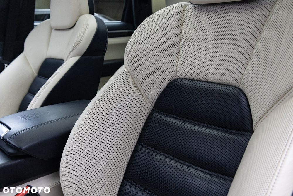 Porsche Cayenne - 32