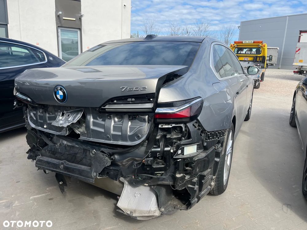 BMW Seria 7 750e xDrive - 3