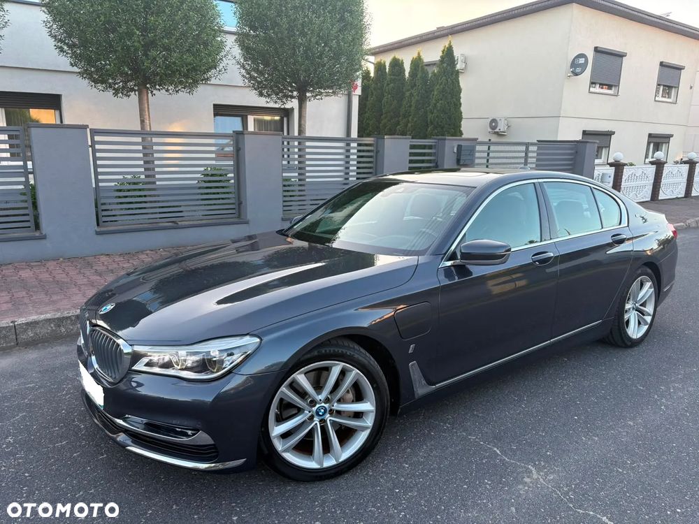 BMW Seria 7 740e iPerformance - 2