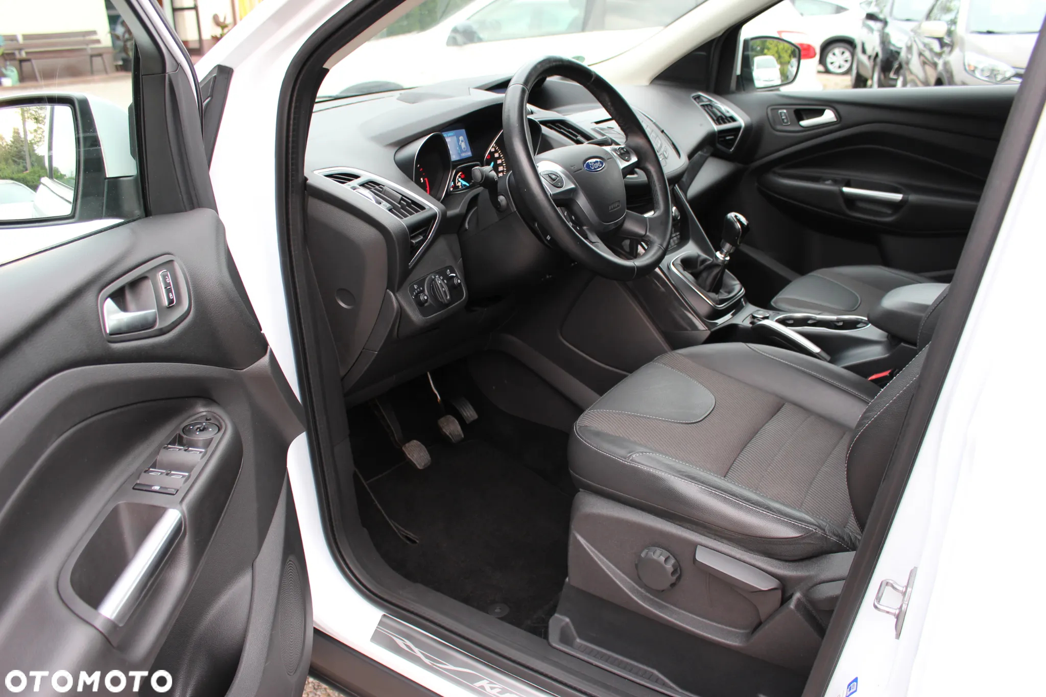 Ford Kuga 2.0 TDCi 2x4 Titanium - 12