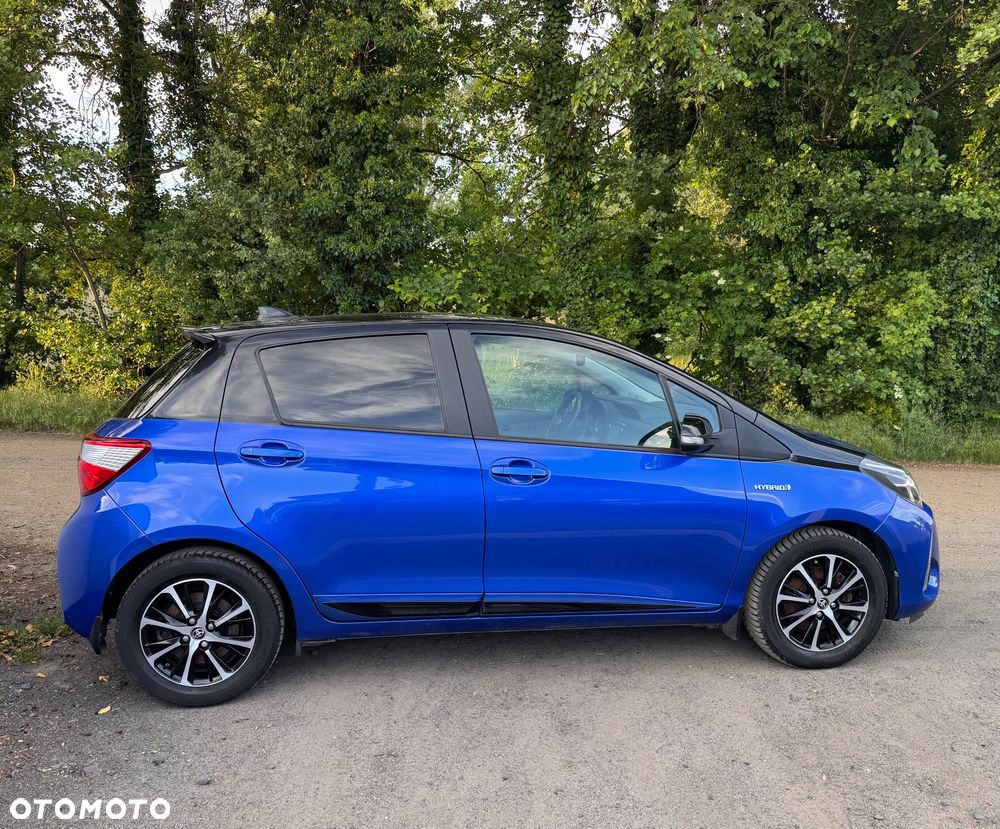Toyota Yaris Hybrid 100 Selection Platinum - 4