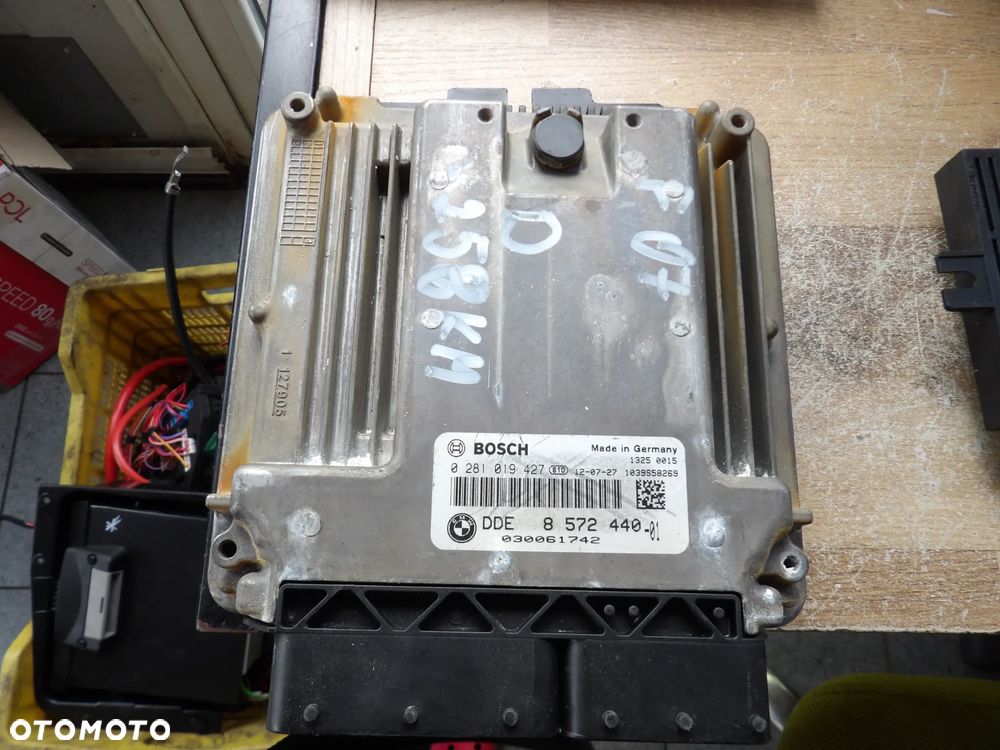BMW - F10,F11 - MODUŁ , STEROWNIK SILNIKA ECU - 8572440 - 1