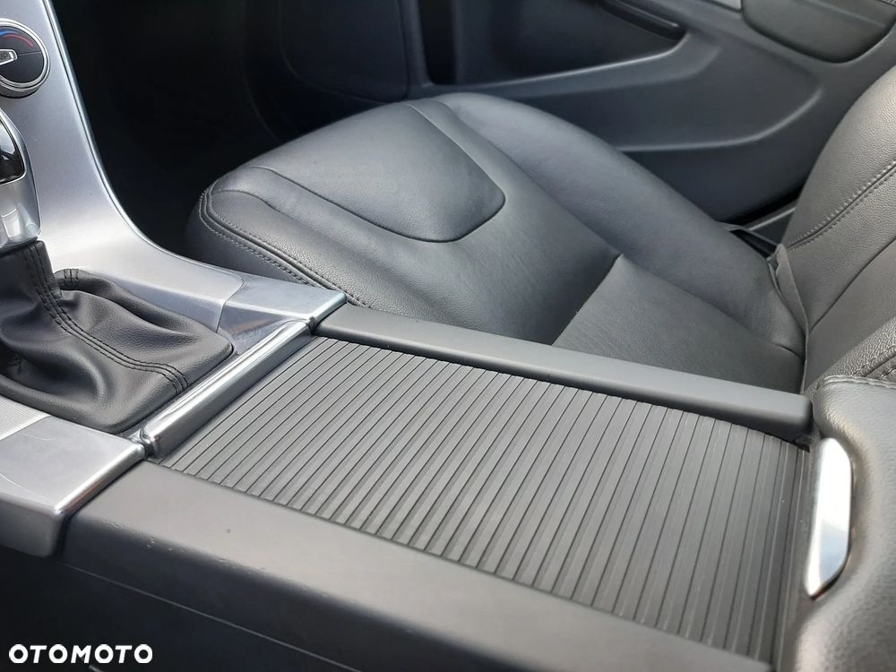 Volvo V60 D3 Geartronic Summum - 19