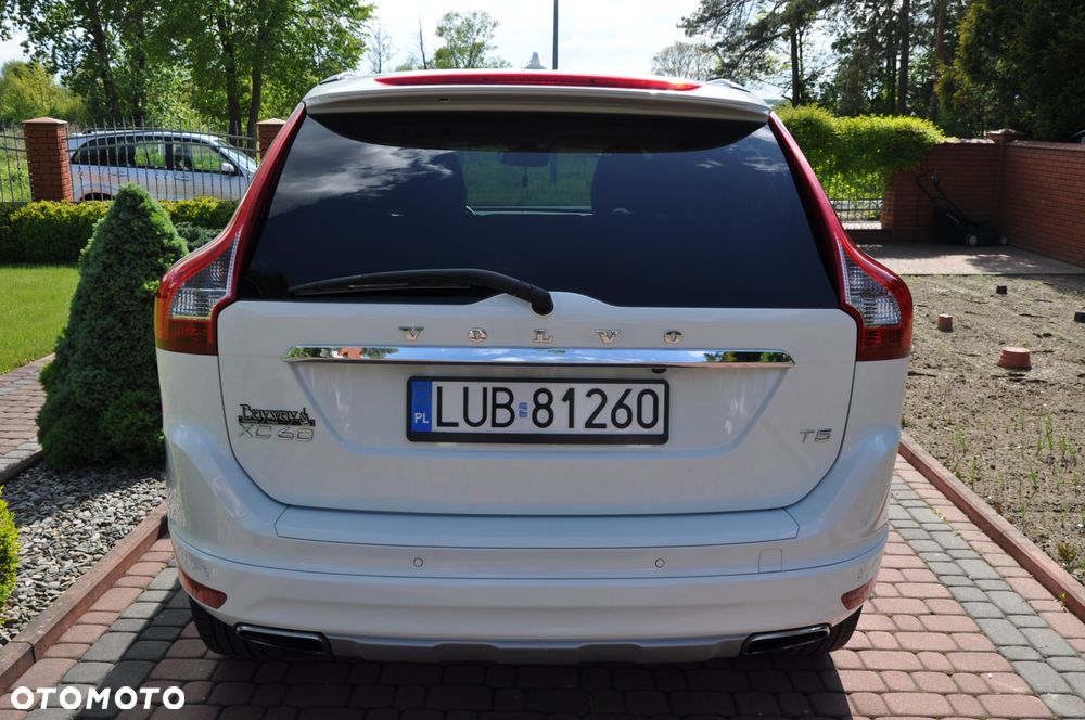 Volvo XC 60 T5 AWD Drive-E Momentum - 4