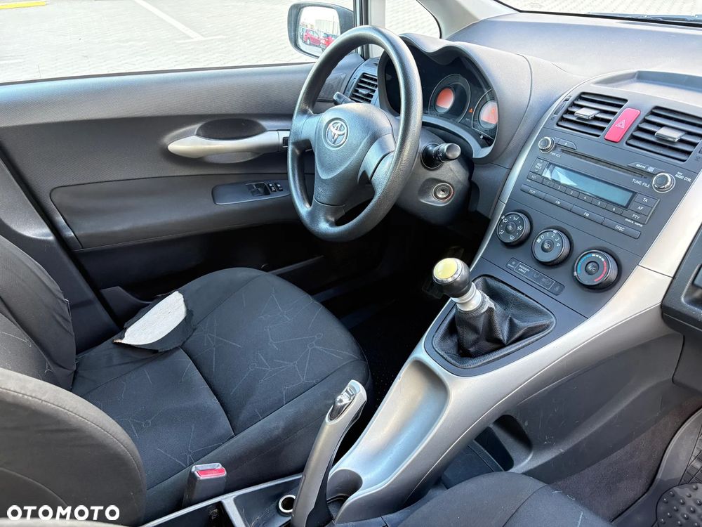 Toyota Auris 1.33 VVT-i Terra - 8