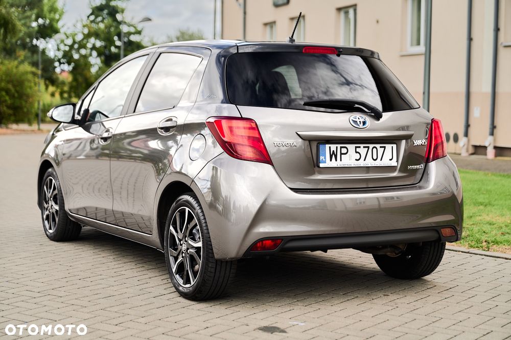 Toyota Yaris Hybrid 100 Selection Passion - 15