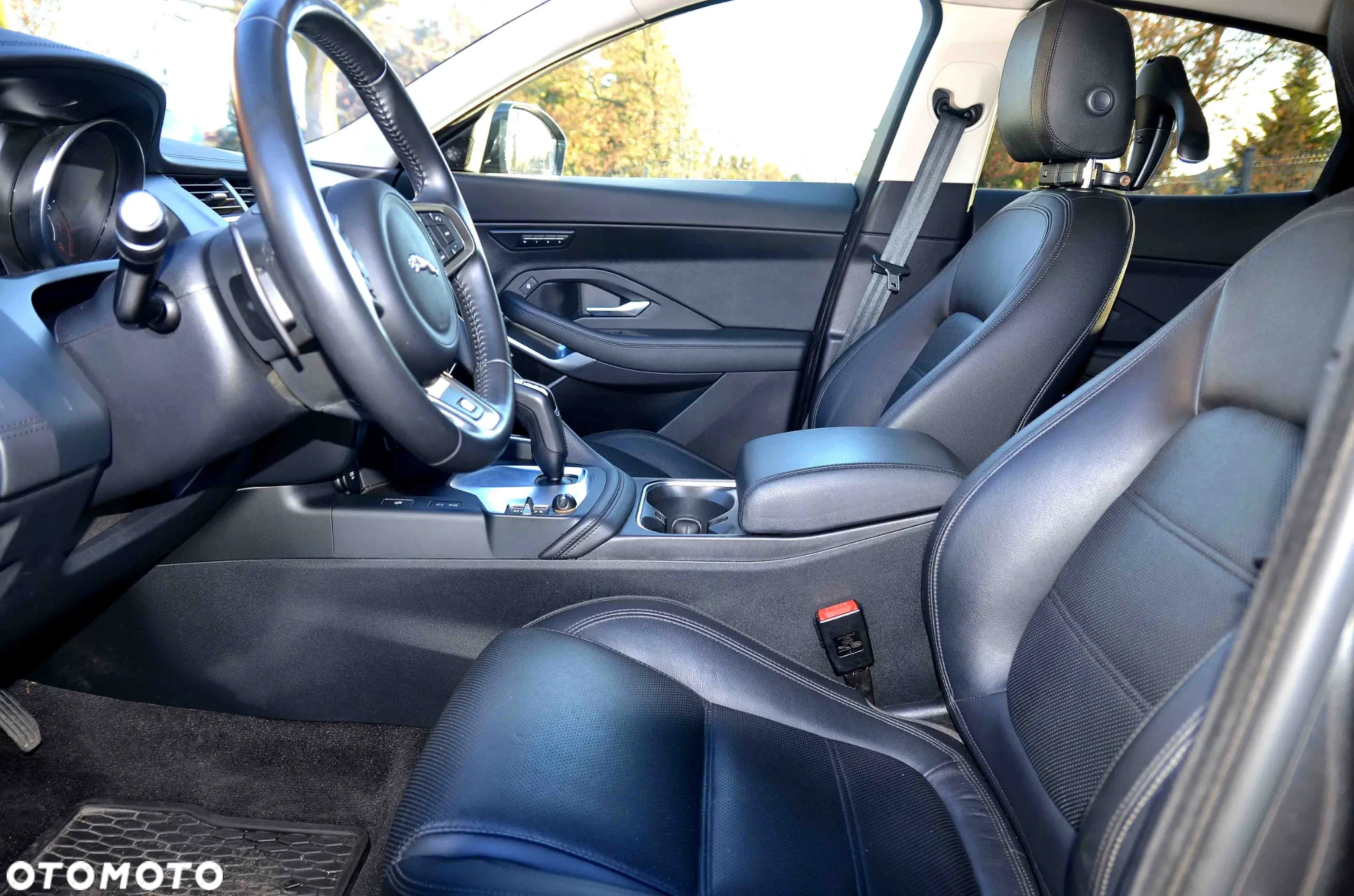 Jaguar E-Pace - 16