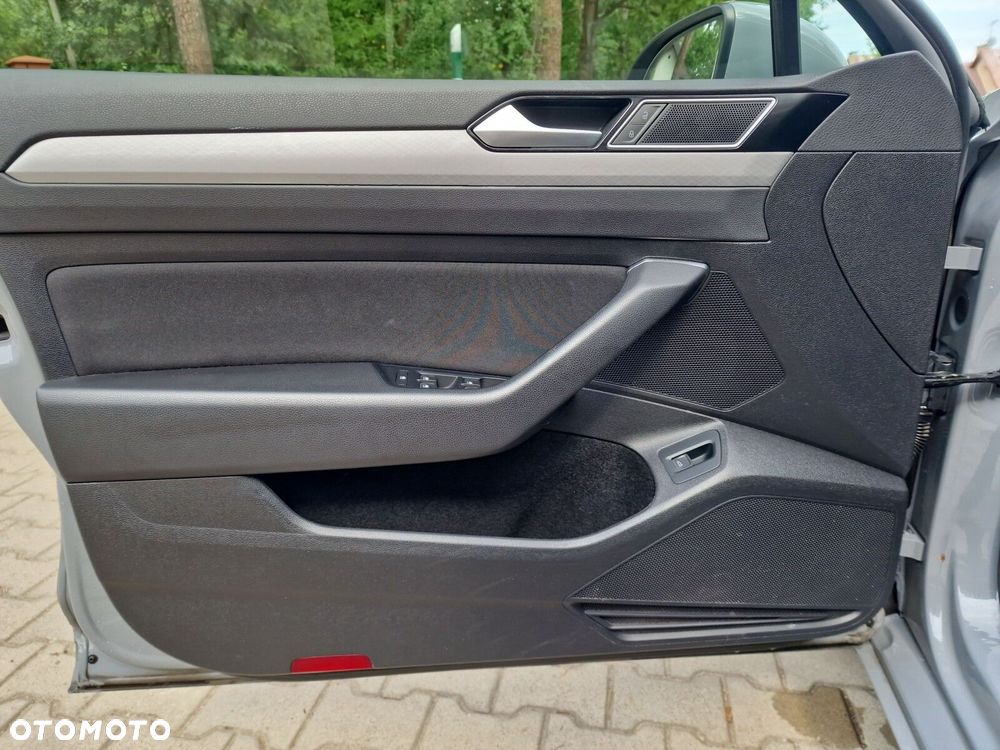 Volkswagen Passat - 13