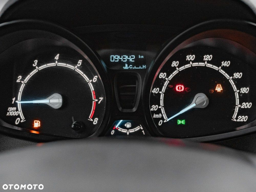 Ford Transit Courier - 16