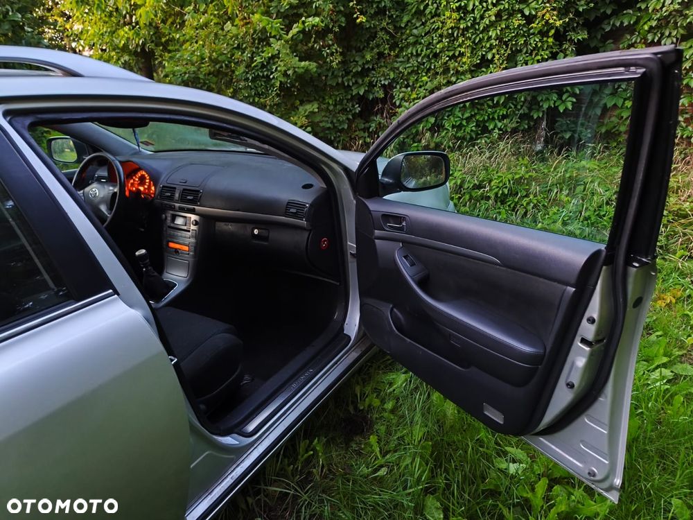Toyota Avensis - 5