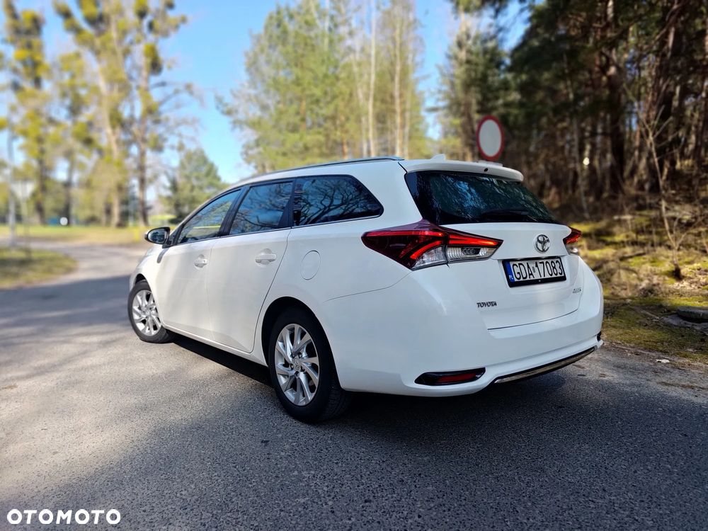 Toyota Auris 1.6 D-4D Comfort - 4