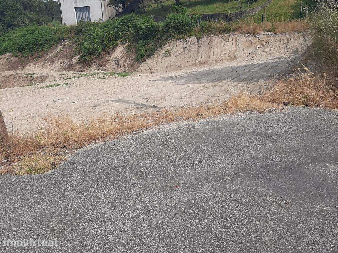 Terreno urbano com acesso pavimentado em Lousada - Grande imagem: 2/3