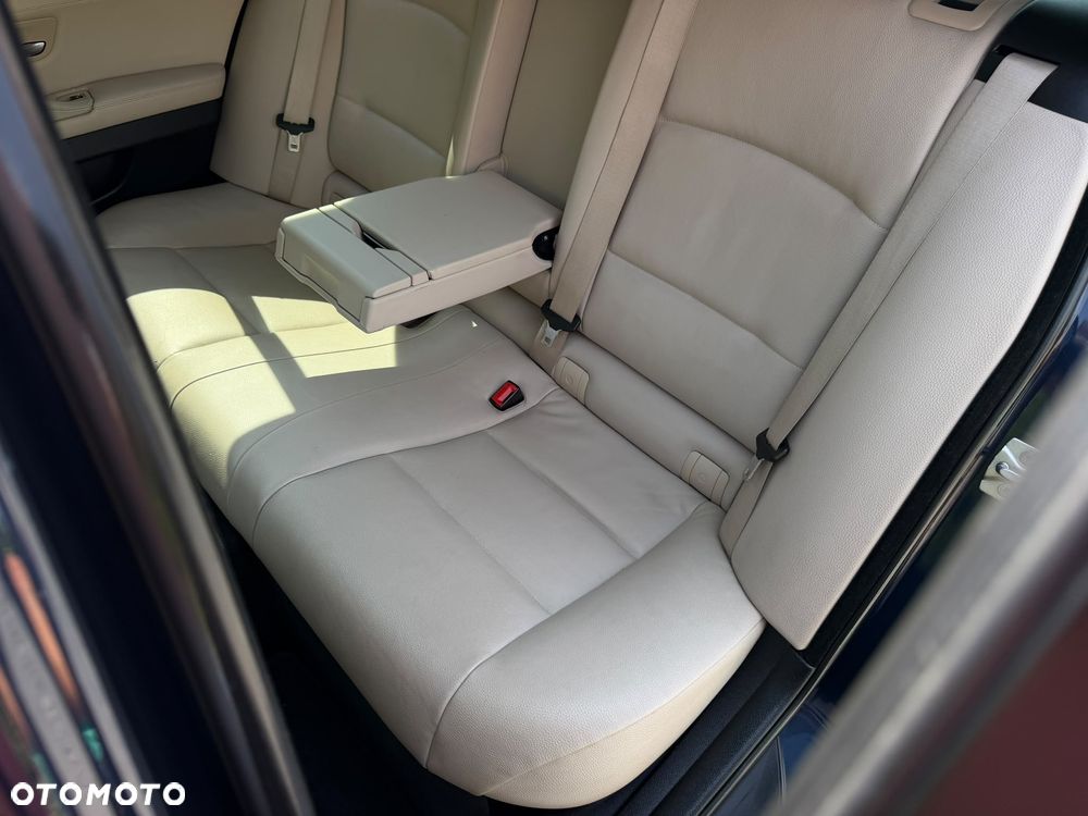 BMW Seria 5 530d xDrive - 32