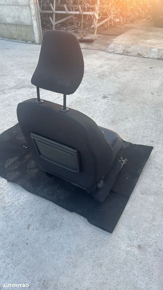 SCAUN INTERIOR DREAPTA  DACIA JOGGER - 4